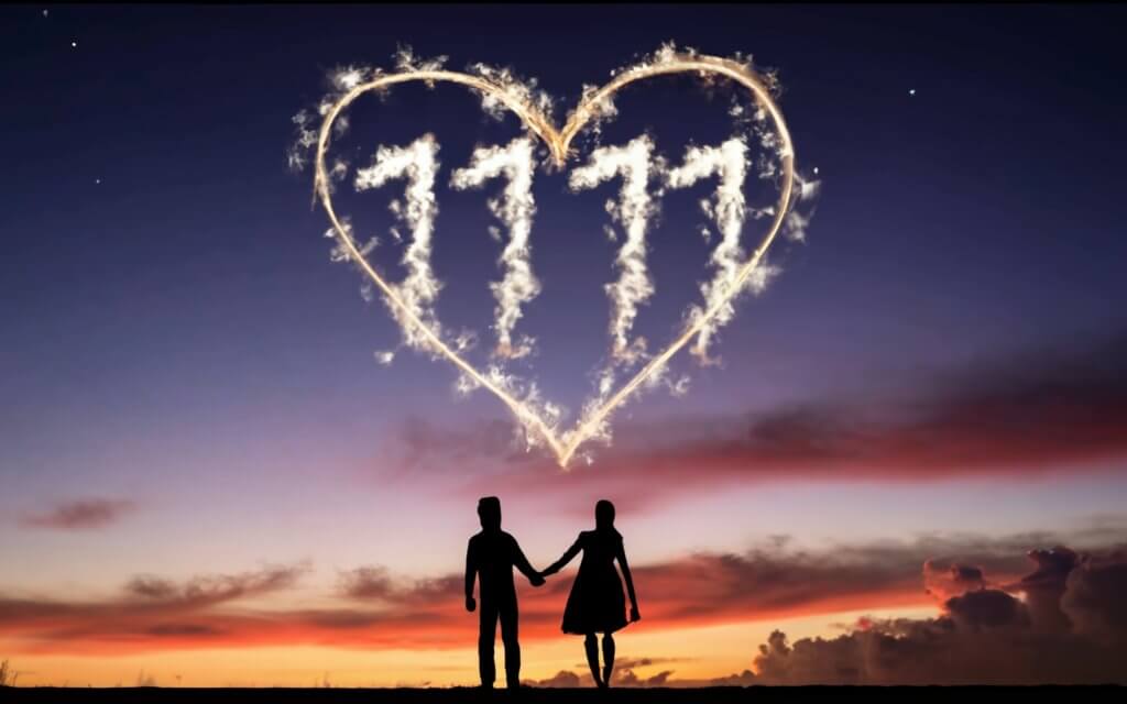 casal apaixonado com número1111 no céu